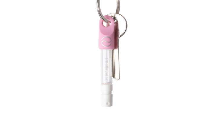 Smellawear Parfüm-Schlüsselanhänger Rosayn in Rosa mit nachfüllbarer Flasche